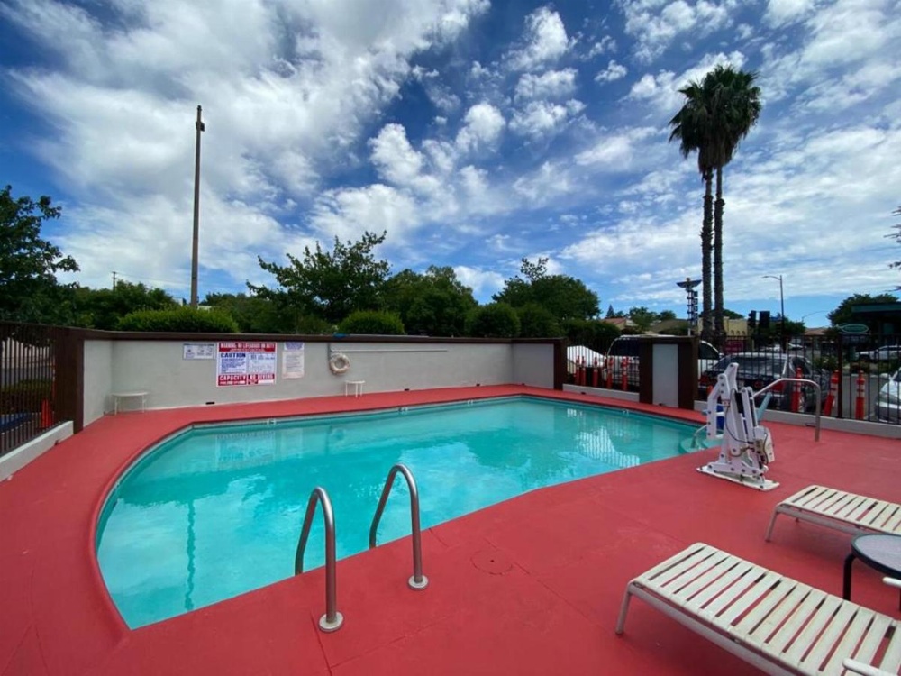 University Inn Image 10