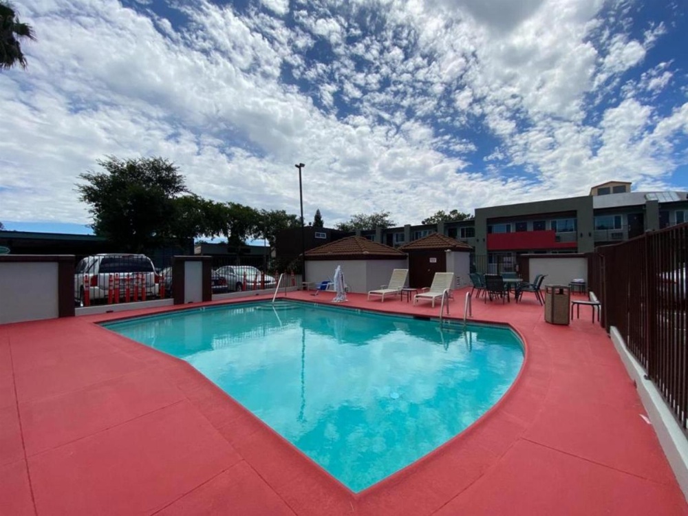University Inn Image 13