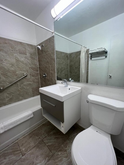 University Inn image 17