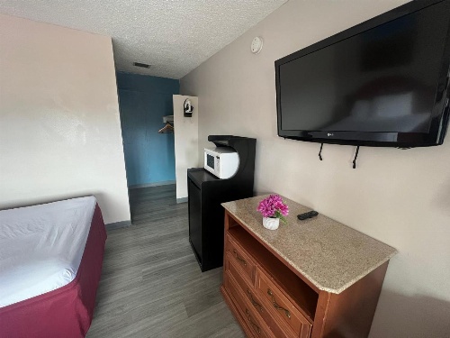 University Inn image 2