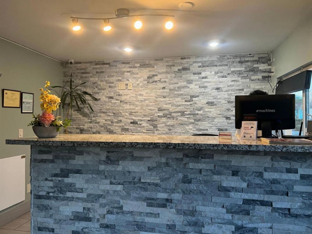 University Inn Image 6